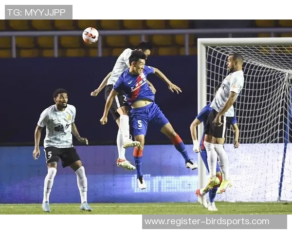 赛后分析上海足球队与武汉足球队的战术对决与表现评估