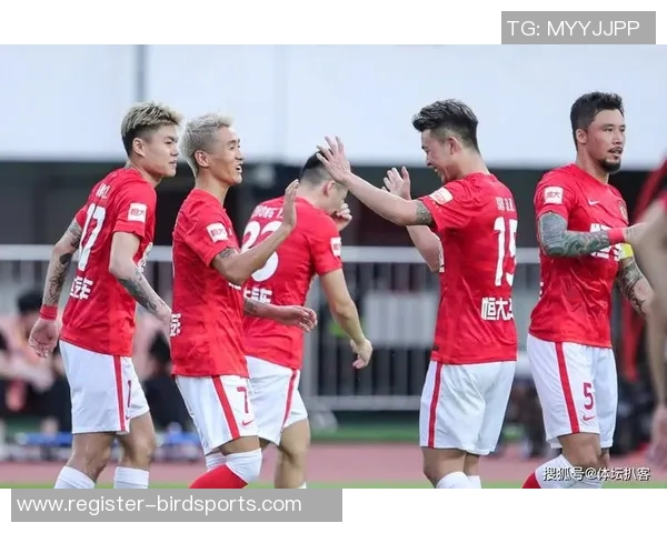 武汉篮球队阵地战策略解读与欧冠足球战术的深度比较分析 武汉篮球队阵地战策略解读与欧冠足球战术的深度比较分析